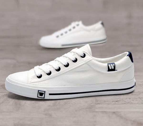 Alkalmi férfi tornacipő két modell nyakkendővel és nyakkendő nélkül, három színben