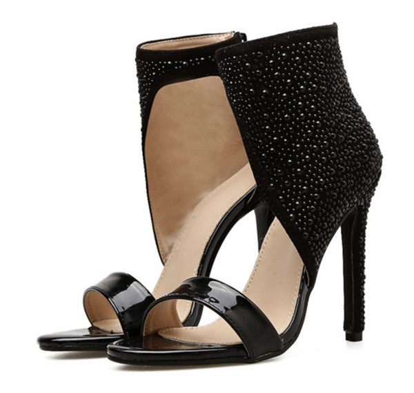 Új elegáns női magassarkú szandál fekete színben, kő díszítéssel