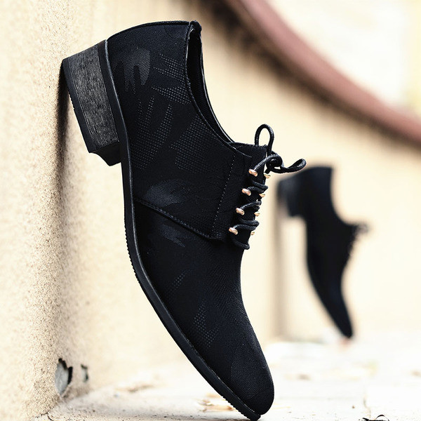 Férfi hegyes lapos cipő sarokkal