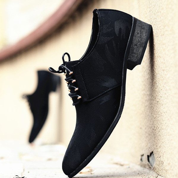 Férfi hegyes lapos cipő sarokkal