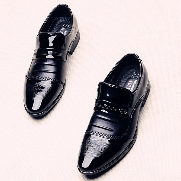 Öko bőrből készült nyári férfi cipő fekete színben