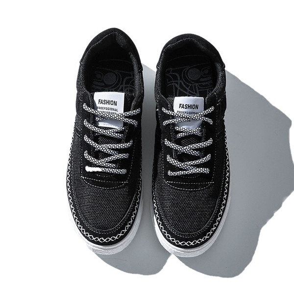 Kényelmes férfi tornacipő két színben fehér/fekete