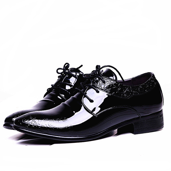 Férfi lakkcipő fém lyukakkal