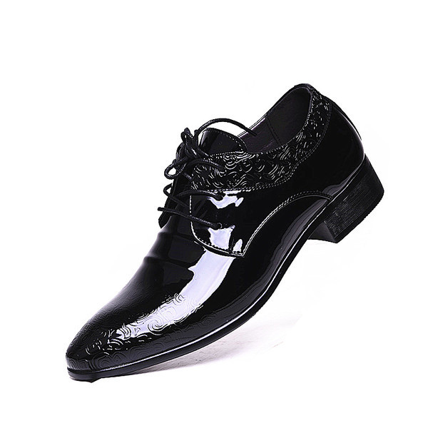 Férfi lakkcipő fém lyukakkal