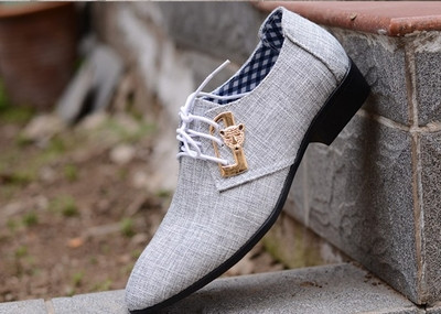 Elegáns férfi cipő fém díszítéssel