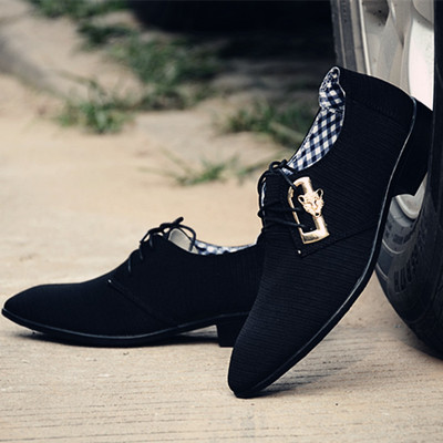 Elegáns férfi cipő fém díszítéssel