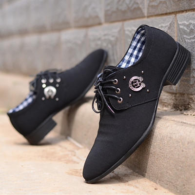 Elegáns férfi cipő fém díszítéssel