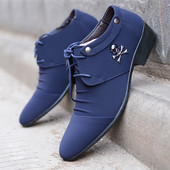 Férfi lapos cipő alacsony sarkú fém elemekkel