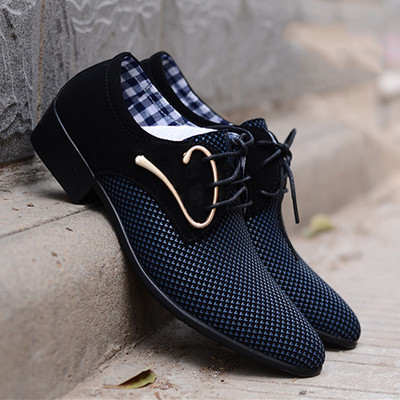 Férfi lapos cipő alacsony sarkú fém elemekkel