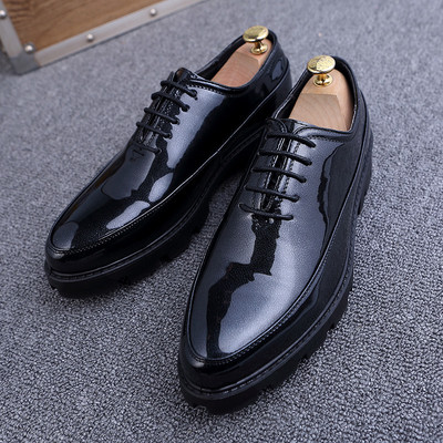 Ανδρικά υποδήματα με μεταλλική διακόσμηση σε διάφορα μοντέλα και χρώματα