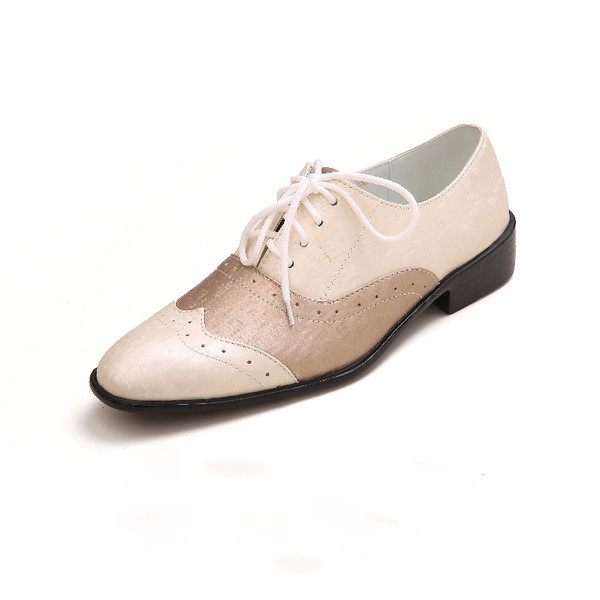 Lapos talpú, alacsony sarkú férfi nyári cipő