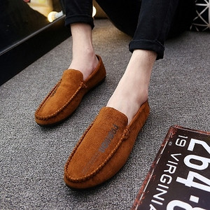 Öko bőrből készült férfi mokaszinok fém elemekkel több színben