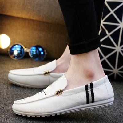 Öko bőrből készült férfi mokaszinok fém elemekkel több színben