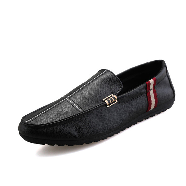 Öko bőrből készült férfi mokaszinok fém elemekkel több színben