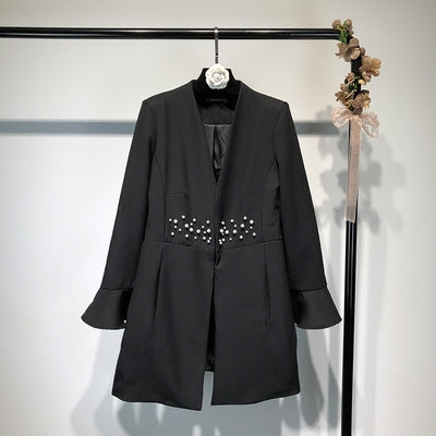 Елегантно дълго дамско сако в черен цвят с  декоративни мъниста и V-образно деколте