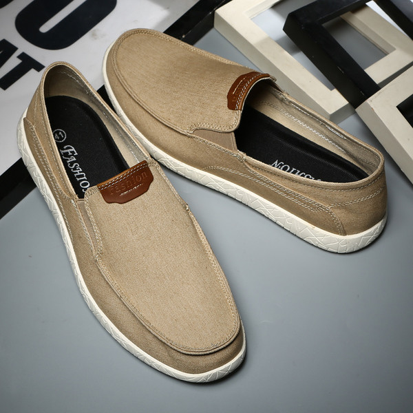 Férfi mokaszin külső varrással több színben