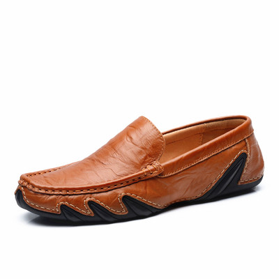 Ανδρικά μοκασίνια με ενδιαφέρουσα σόλα και εξωτερική ραφή