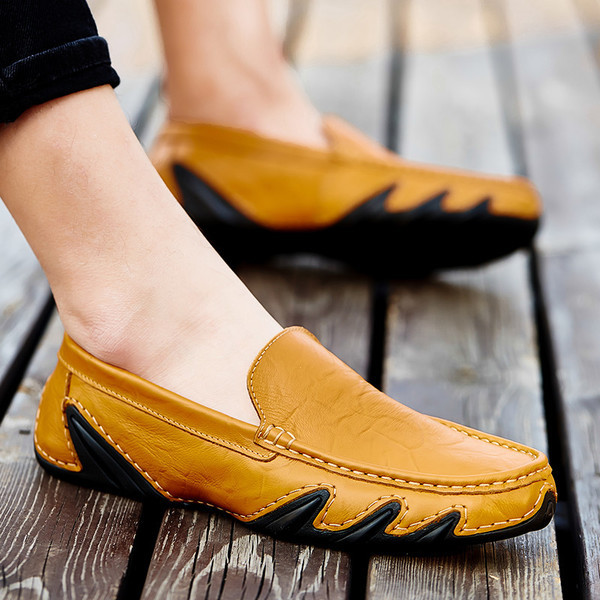 Férfi mokaszin érdekes talppal, külső varrással