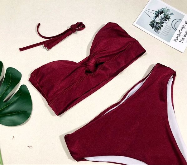 Modern, kétrészes női fürdőruha bordó színben magas derekú bikinivel