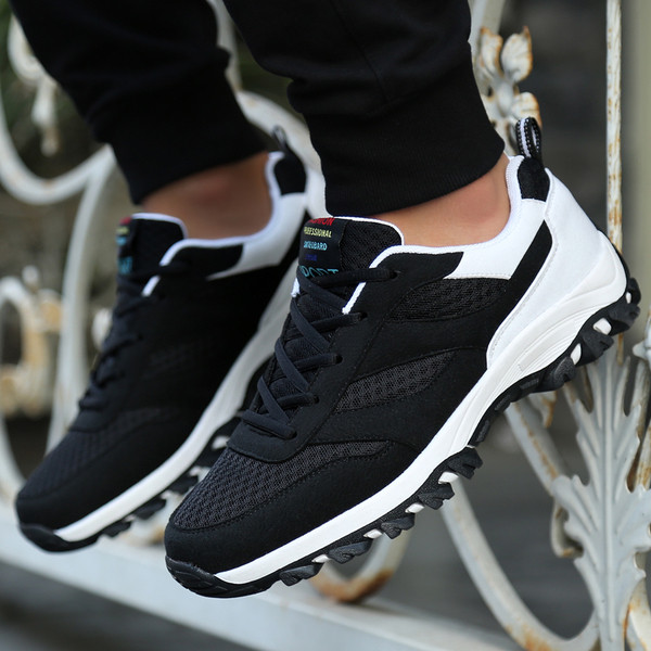 Kényelmes férfi sportcipő