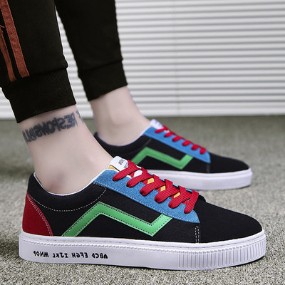 Κομψά καλοκαιρινά πάνινα παπούτσια σε διάφορα μοντέλα