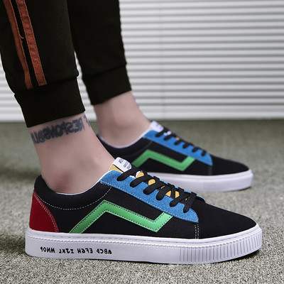 Κομψά καλοκαιρινά πάνινα παπούτσια σε διάφορα μοντέλα