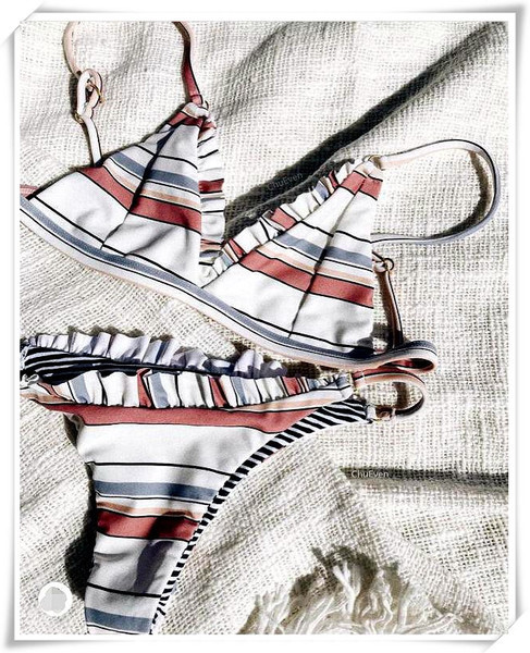 Színes kétrészes csíkos fürdőruha