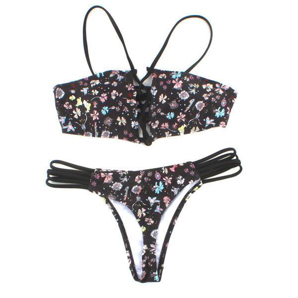 Fekete színű, kétrészes női fürdőruha virágos motívumokkal és nyakkendőkkel
