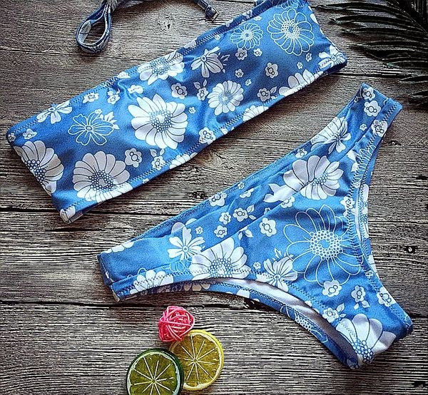 Stílusos női fürdőruha kétrészes kék színben, mintával