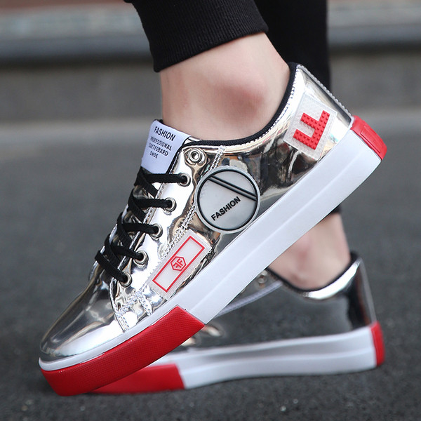 Modern férfi tornacipő két modellben és többféle színben pezsgővel