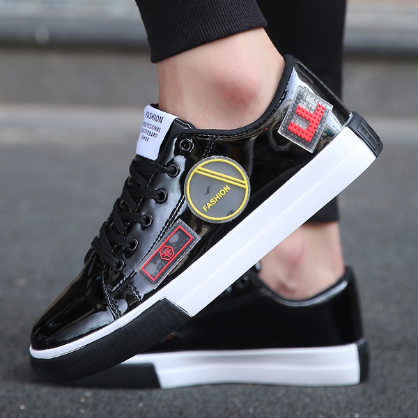 Modern férfi tornacipő két modellben és többféle színben pezsgővel