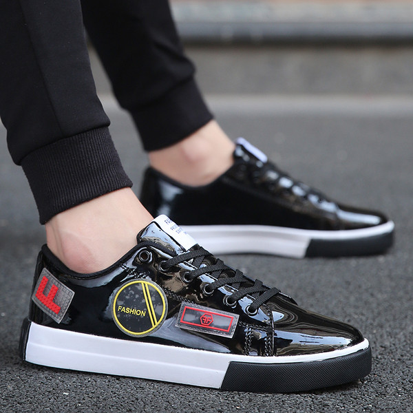 Modern férfi tornacipő két modellben és többféle színben pezsgővel