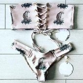 Női fürdőruha két részből virágos motívummal és nyakkendővel