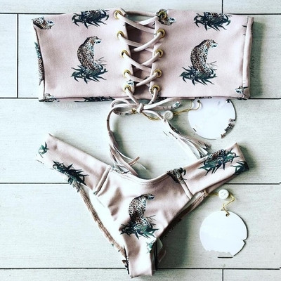 Női fürdőruha két részből virágos motívummal és nyakkendővel