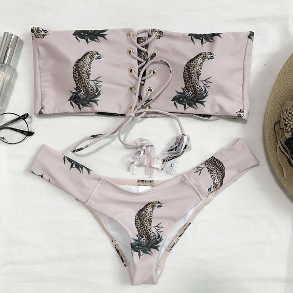 Női fürdőruha két részből virágos motívummal és nyakkendővel