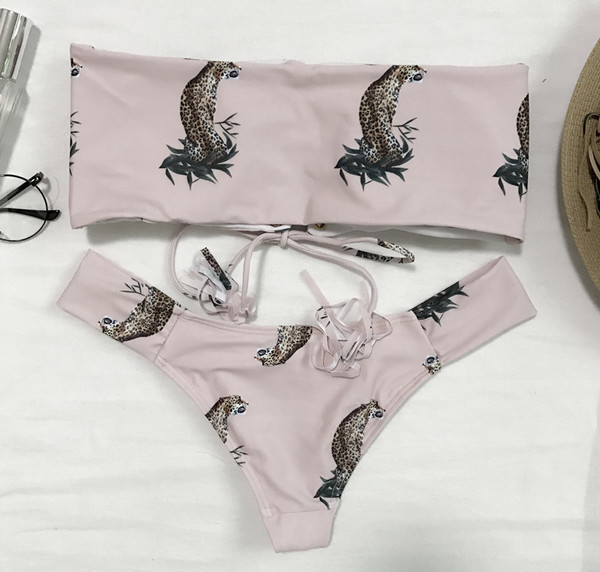 Női fürdőruha két részből virágos motívummal és nyakkendővel