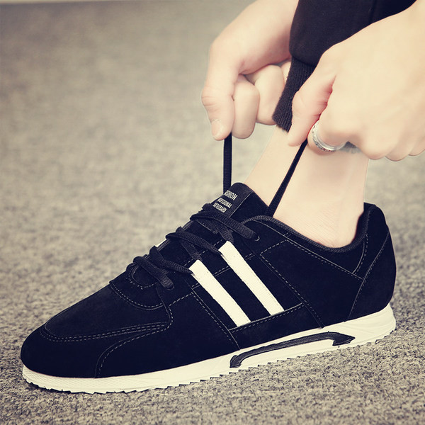 Kényelmes és könnyű férfi tornacipő fordított eco bőrrel