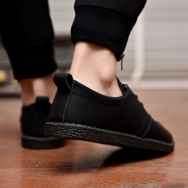 Elegáns, letisztult férfi cipő mindennapi használatra