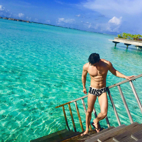 Стилен мъжки бански в различни цветове и принтове