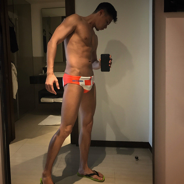 Színes férfi fürdőruha számos modellben