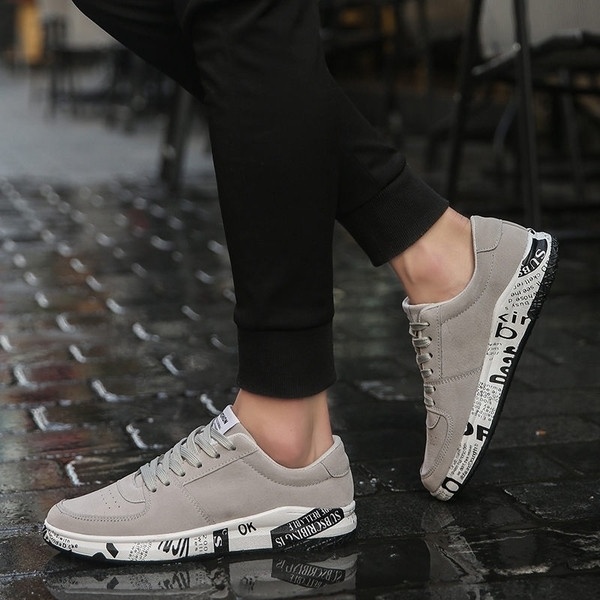 Férfi tornacipő fordított műbőrrel, három színben, mintás talppal