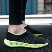 Könnyű és kényelmes, lélegző, fűző nélküli tornacipő férfiaknak három színben