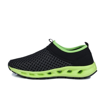 Könnyű és kényelmes, lélegző, fűző nélküli tornacipő férfiaknak három színben