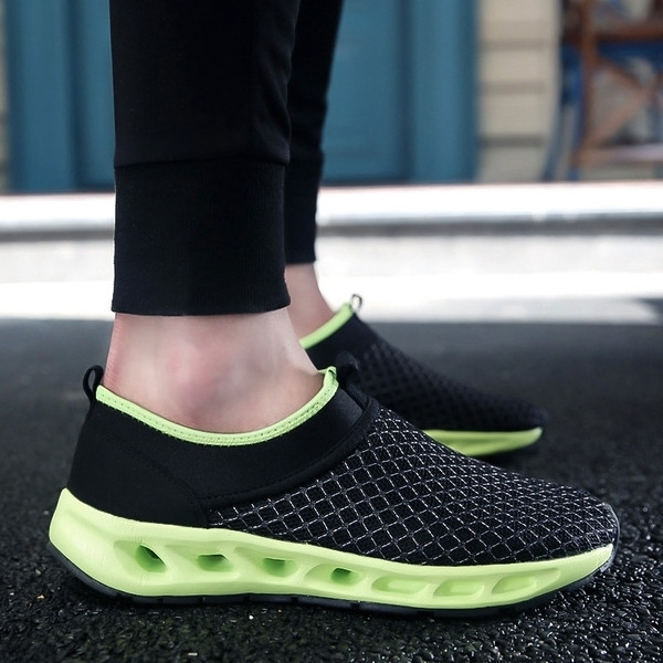 Könnyű és kényelmes, lélegző, fűző nélküli tornacipő férfiaknak három színben