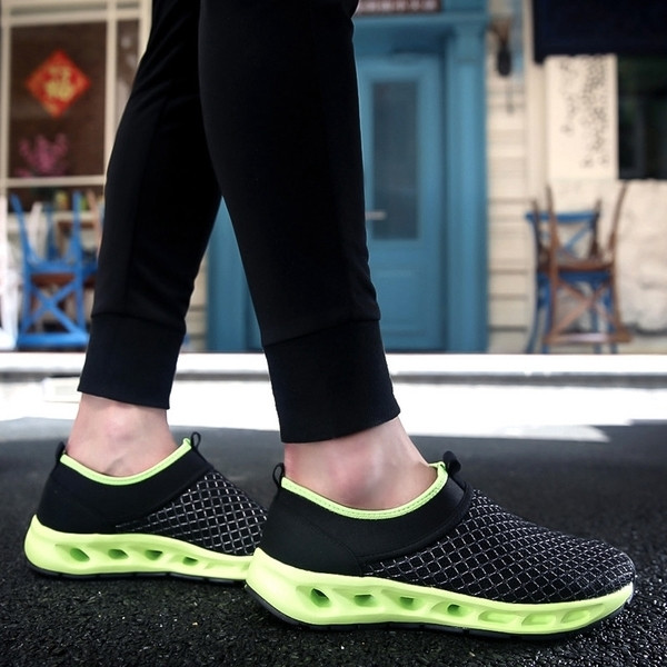 Könnyű és kényelmes, lélegző, fűző nélküli tornacipő férfiaknak három színben