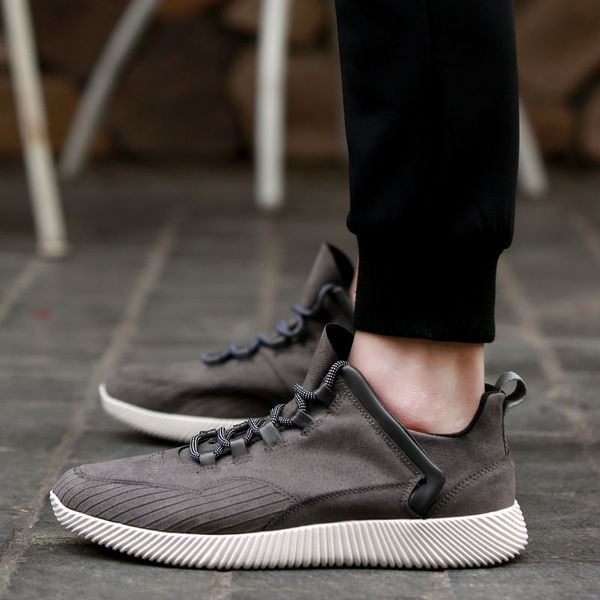 Modern férfi tornacipő fordított műbőrrel, három színben