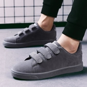 Kényelmes férfi tornacipő három színben matricákkal