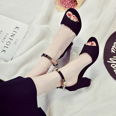 Elegáns női szandál 6 cm vastag sarokkal