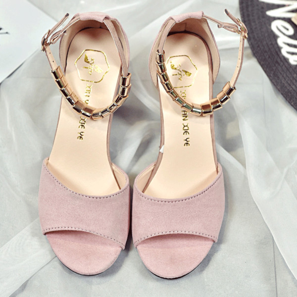 Elegáns női szandál 6 cm vastag sarokkal