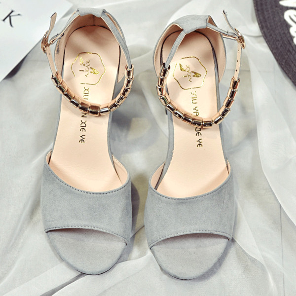 Elegáns női szandál 6 cm vastag sarokkal